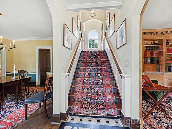 4th image of 1401 Queens Rd W