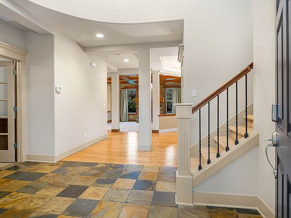 4th image of 23530 NE 13th Pl