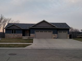 374 Brookestone Dr SE, Rochester, MN 55904