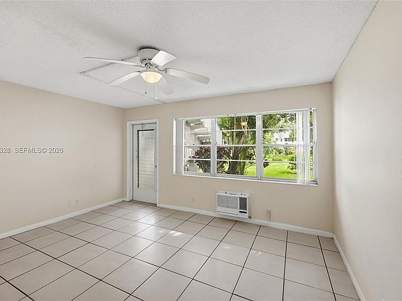 4th image of 403 Sheffield Q #403-Q