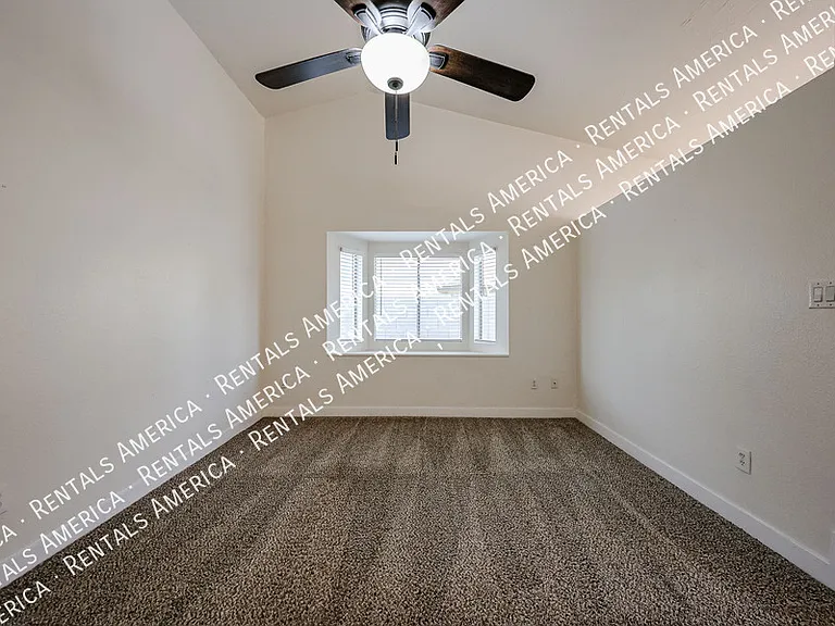 2842 E Irwin Ave — Photo 6