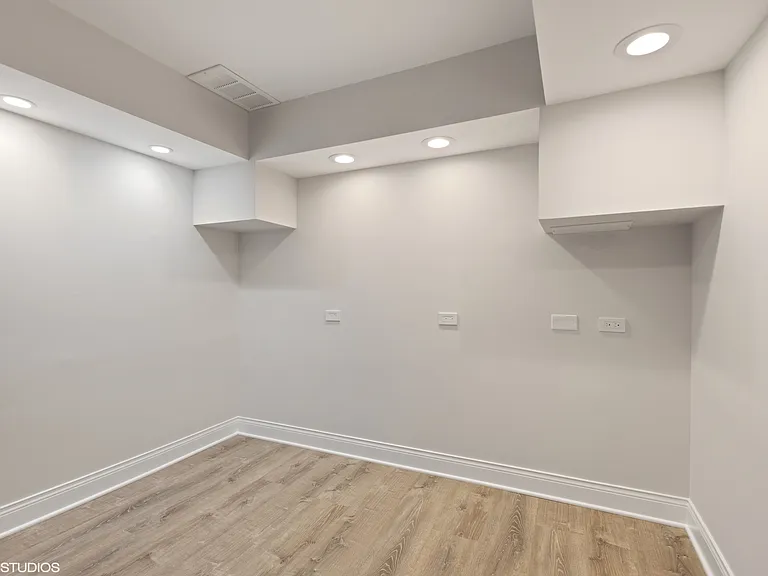 158 Green Bay Rd — Photo 15