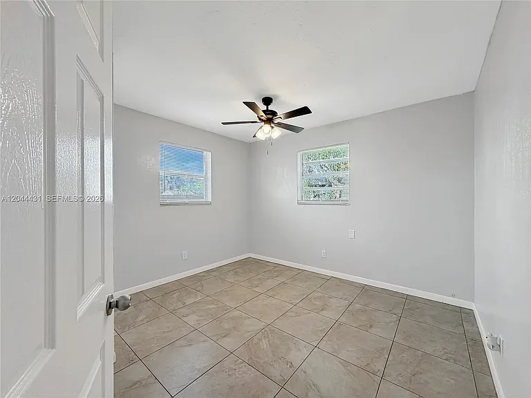 533 NW 15th Way — Photo 14