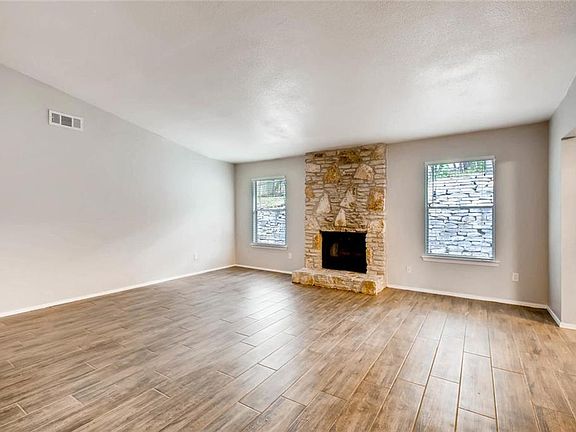 3rd image of 12204 Forsythe Dr