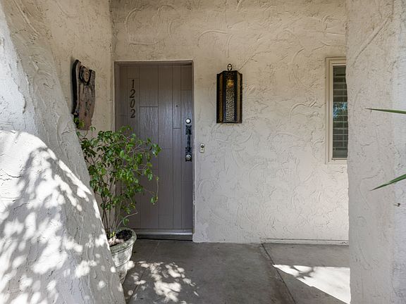 3rd image of 1202 Landsburn Cir