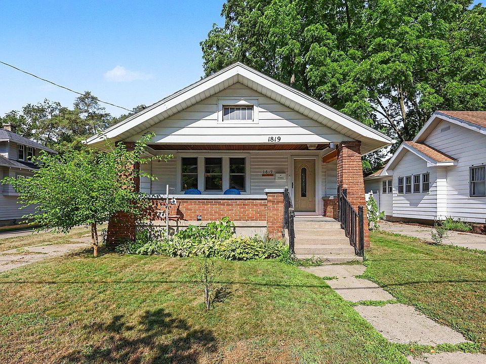 1st image of 1819 Nelson Ave SE