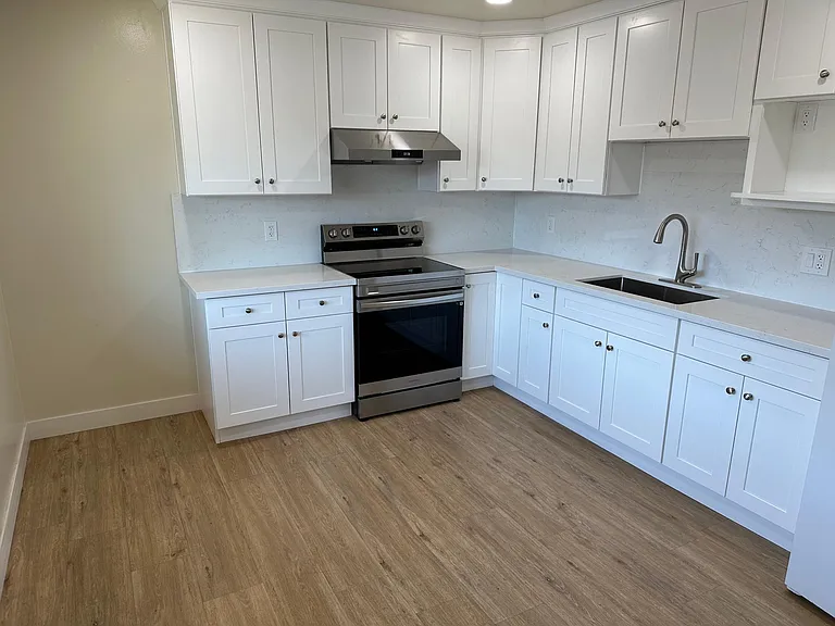Brand new kitchen cabs, quartz counters, appliances, recessed lighting