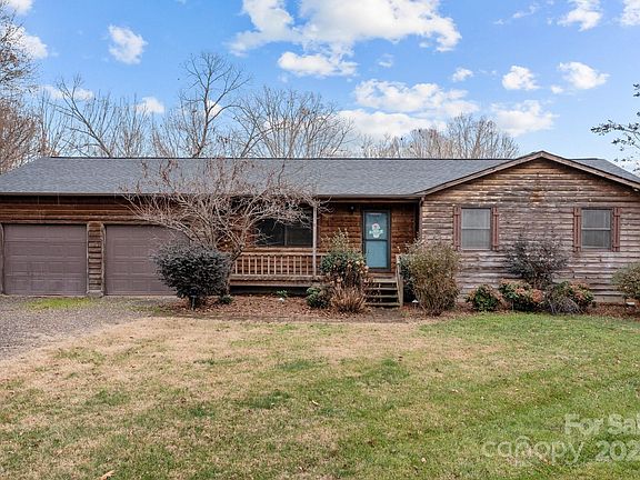 3rd image of 101 Stonehenge Ln