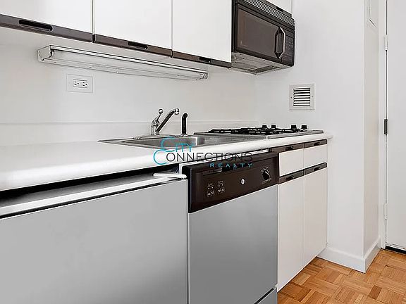 5th image of 500 W 43rd St APT 12G