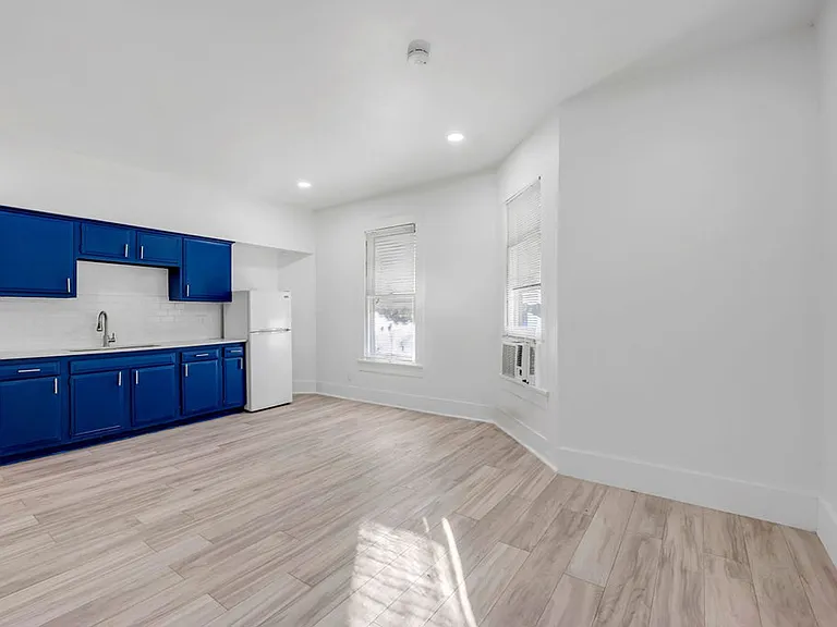 526 W Munson St — Photo 8