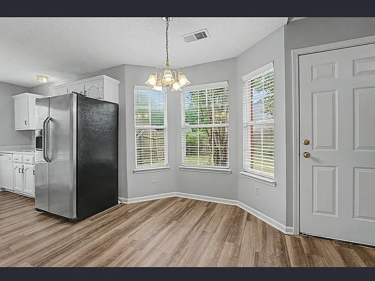 3145 Magnolia Dr — Photo 3