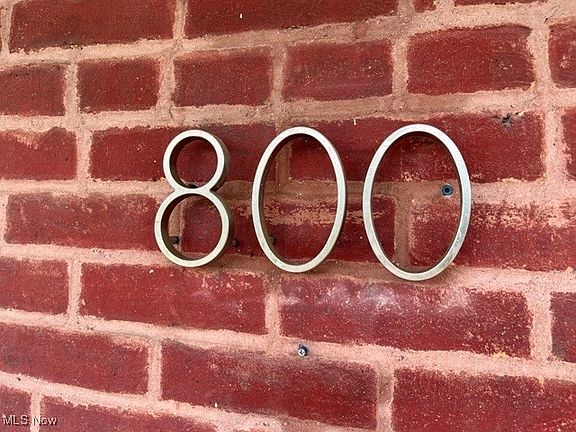 2nd image of 800 N Chestnut St