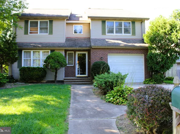 15158 Wayside Rd, Philadelphia, PA 19116