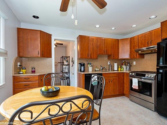 Eat in kitchen