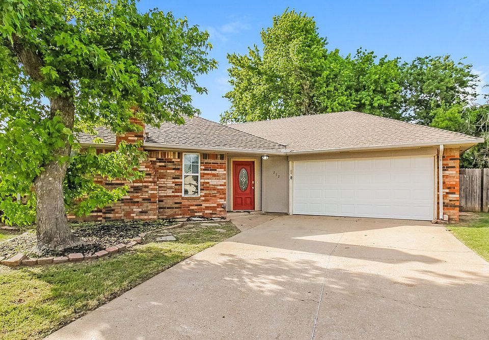 1st image of 213 Pinewood Cir