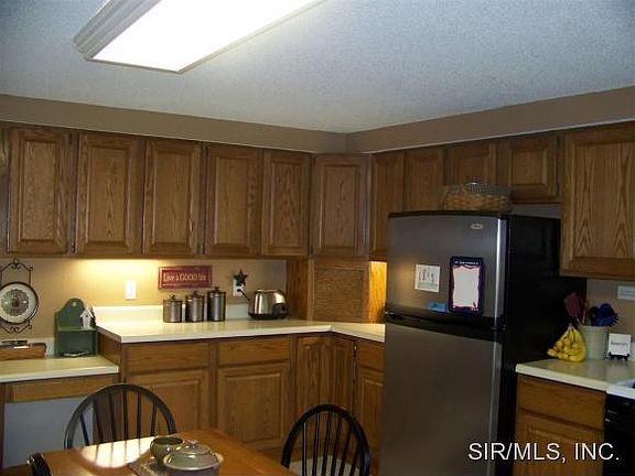 3rd image of 205 S McElroy St