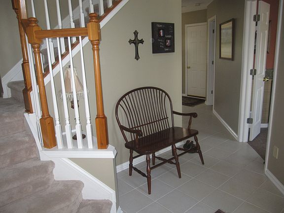 Foyer, split staircase