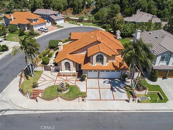 2nd image of 28105 Hollyberry Ln