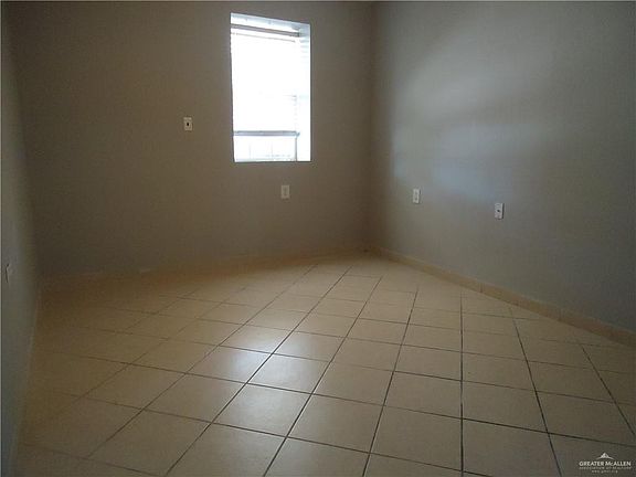 5th image of 2108 Daffodil Ave