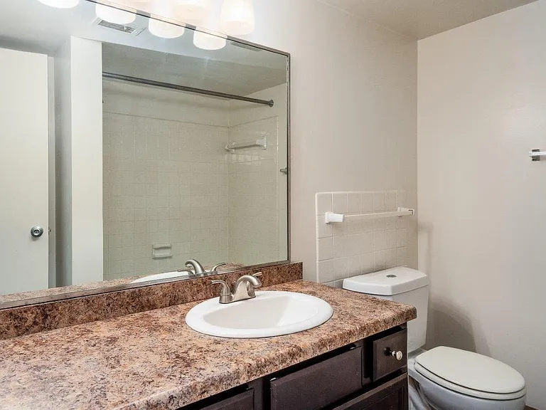 Regency Lakeside Apartment Homes — Photo 15