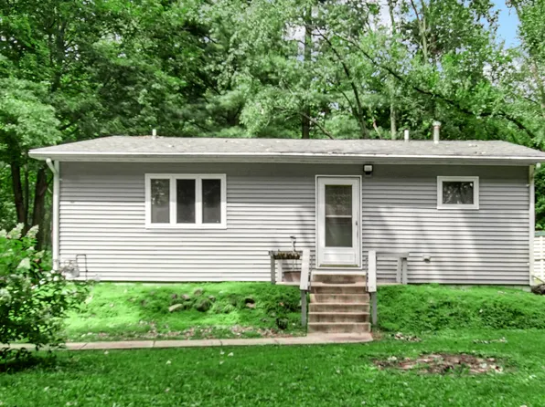101 Highland Dr, Walkerton, IN 46574