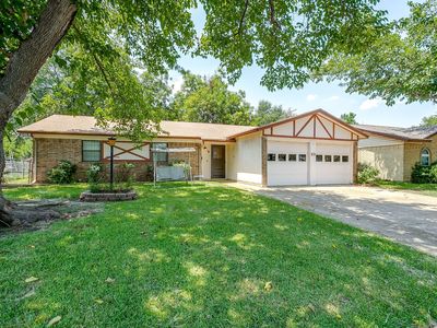 325 Quail Creek Dr, Crowley, TX, 76036