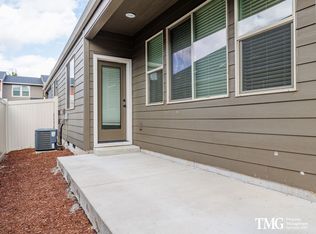 8215 NE 20th St, Vancouver, WA 98664