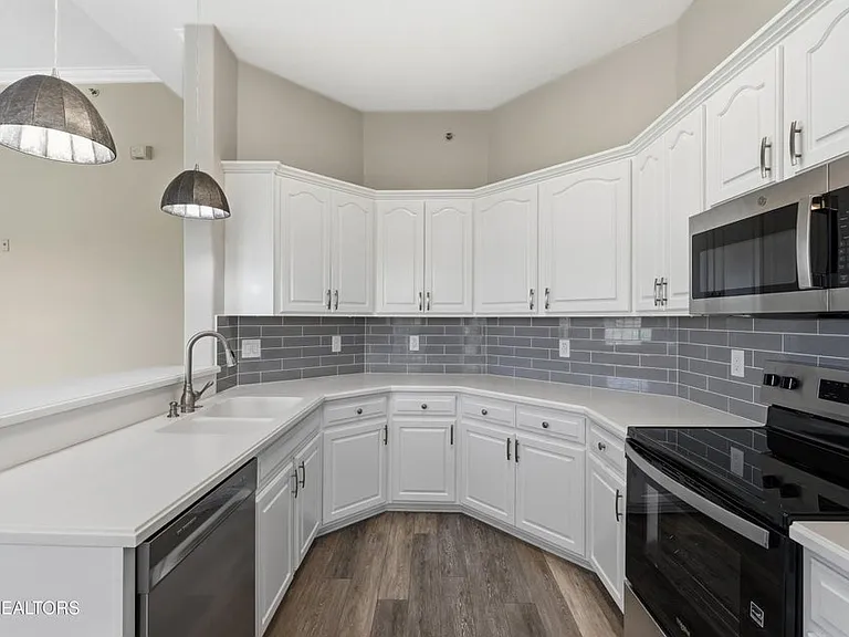 565 Rarity Bay Pkwy #201 — Photo 31