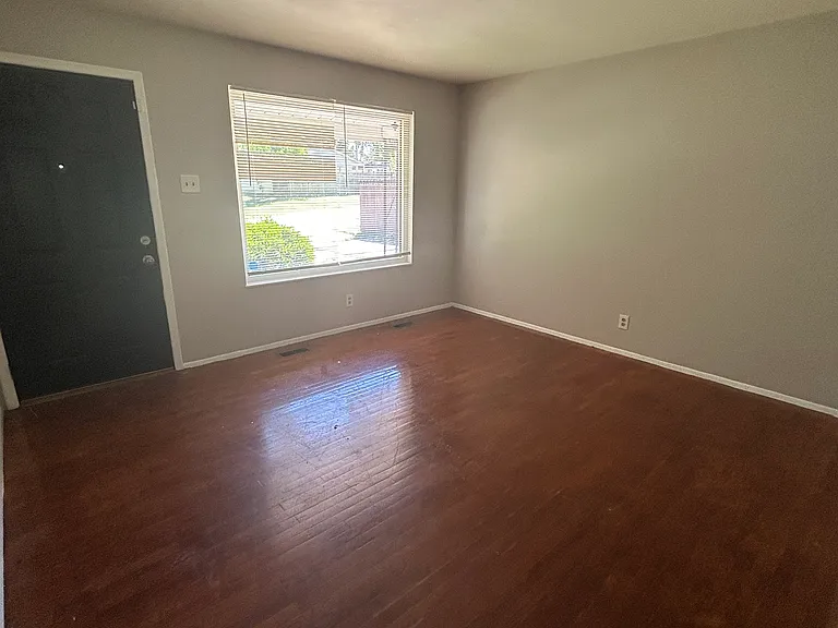 2511 Princess Dr — Photo 6
