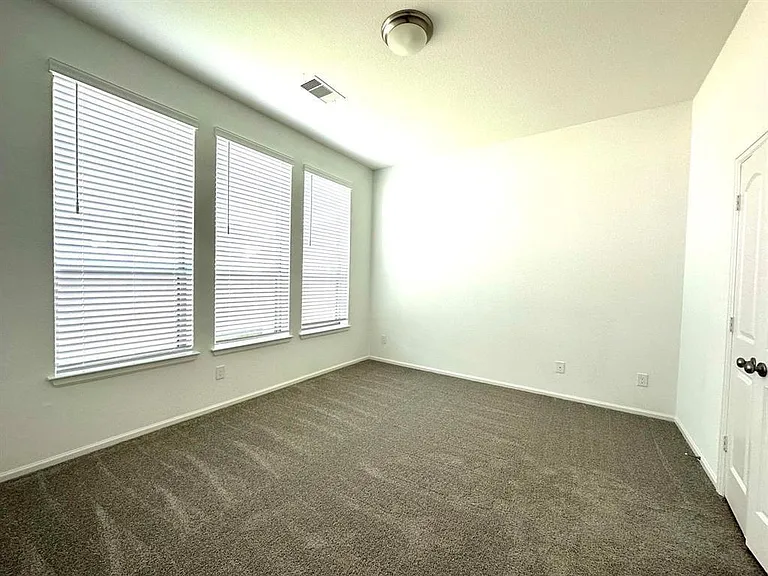 4222 Colony Ln — Photo 7