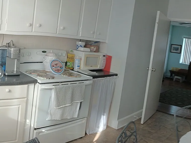 500 S Beach St #H4 — Photo 3