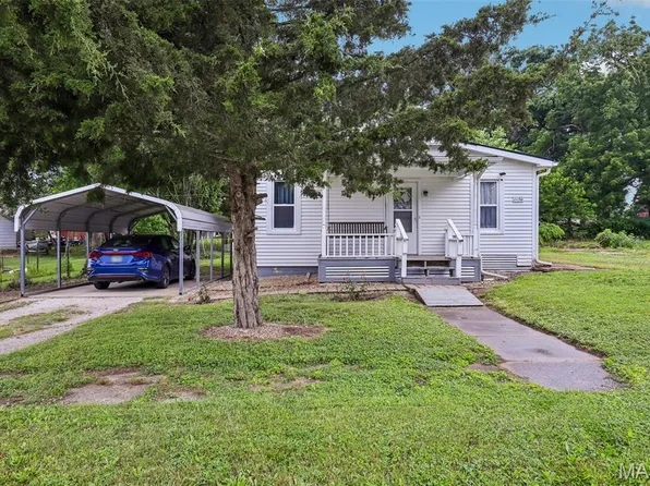 1130 Marshall St, Hillsboro, IL 62049