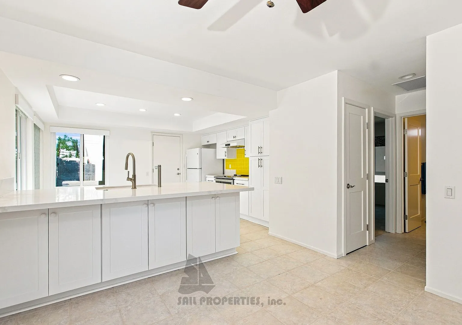 Comfortable one-bedroom, one-bath front house in Huntington Beach — Photo 1
