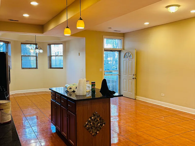 6217 S Woodlawn Ave #1 — Photo 3