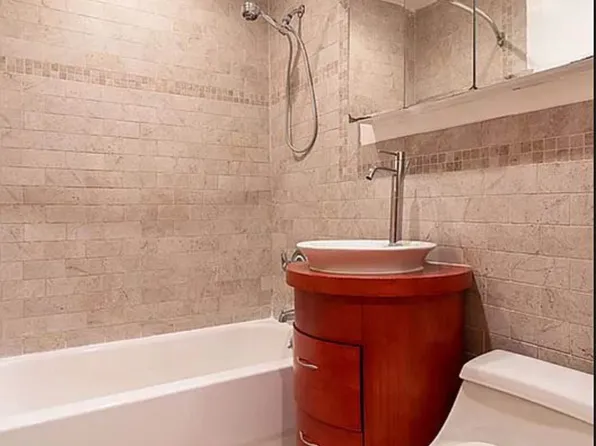 437 West 22nd Street image 7 of 8