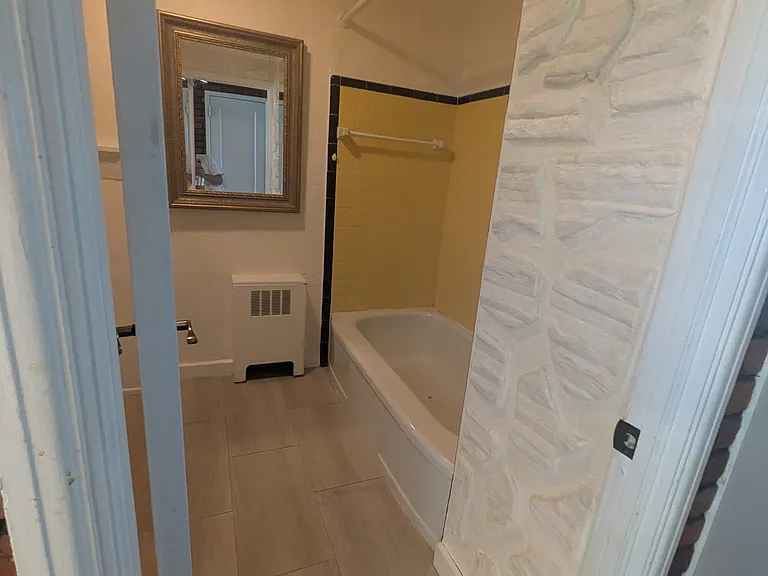 902 Woodlawn Ave — Photo 2