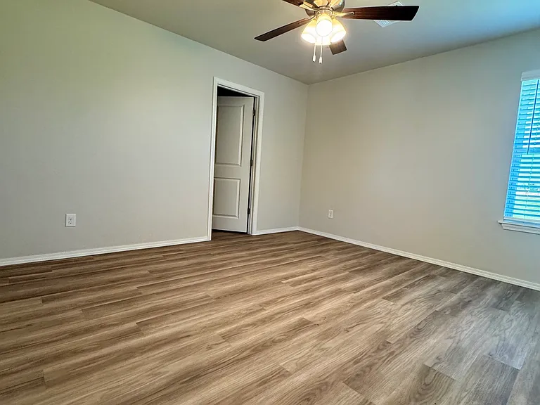 2602 S 35th St — Photo 10