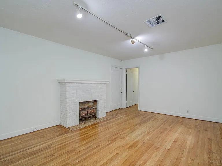 1428 Wentworth St #1 — Photo 12