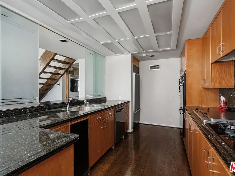 1360 S Beverly Glen Blvd #Penthouse 301 — Photo 11