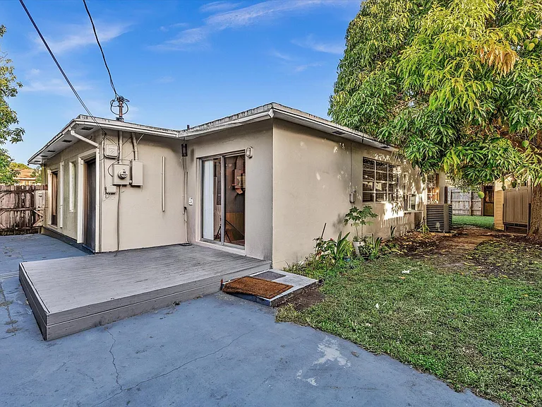 700 SW 5th Ct — Photo 27