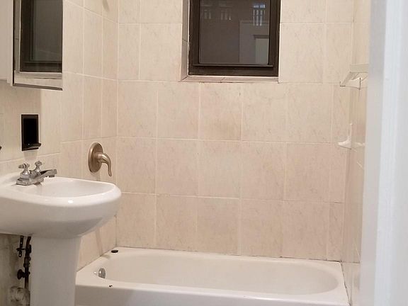 Full size bathroom