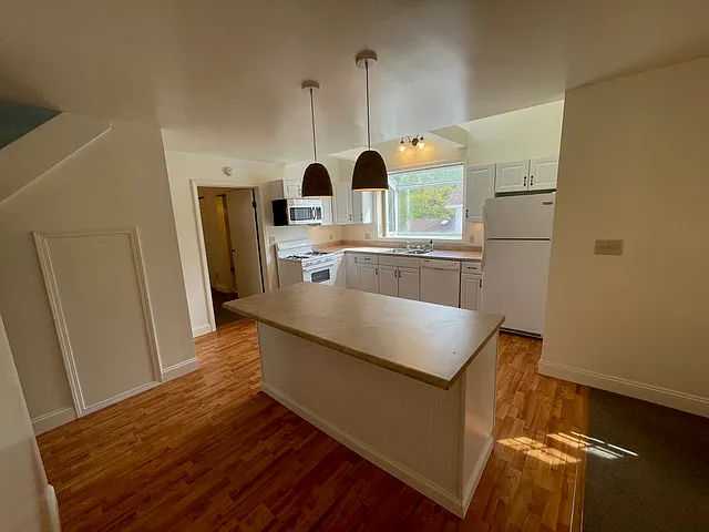 548 W 5th St #2 — Photo 8