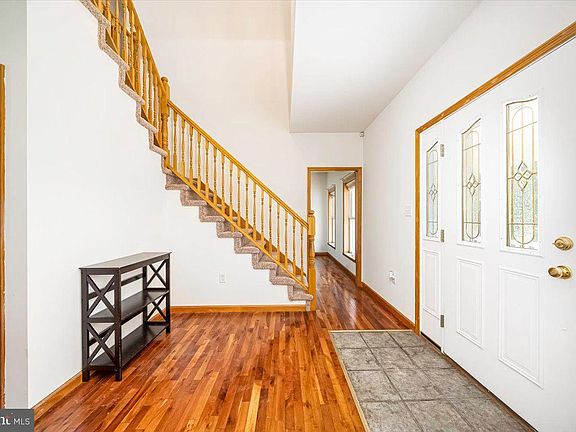 4th image of 2402 Windisch Dr