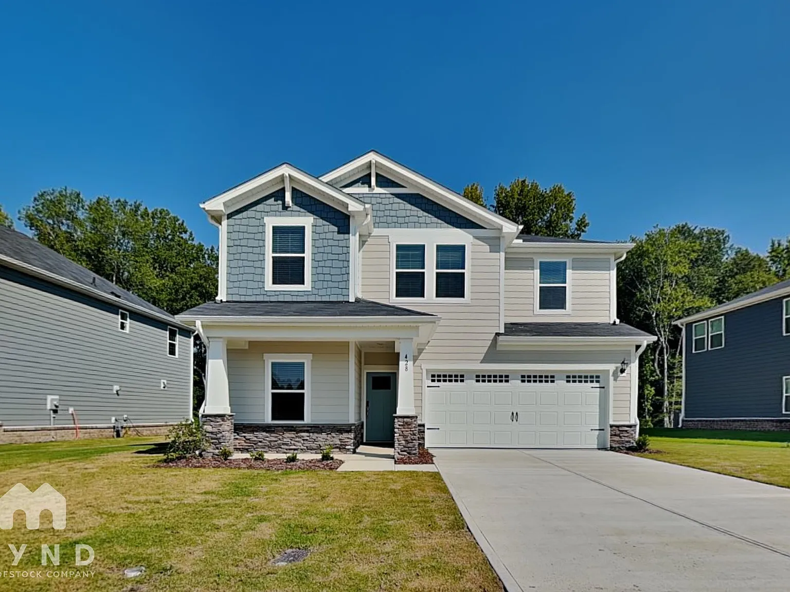 4 bed, 2.5 bath, 2514 sqft, $2,370 — Photo 1