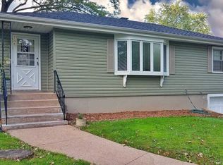 8516 Shady Ln, Wonder Lake, IL 60097