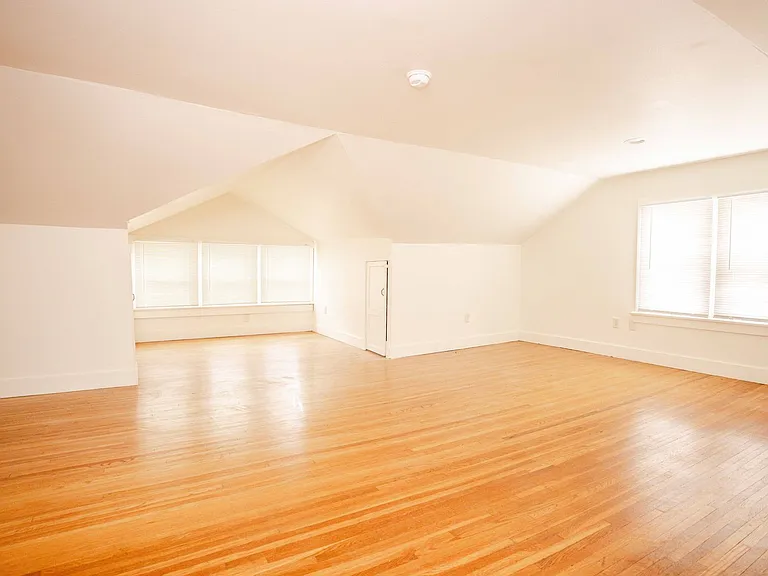 1554 Oak St #203 — Photo 22