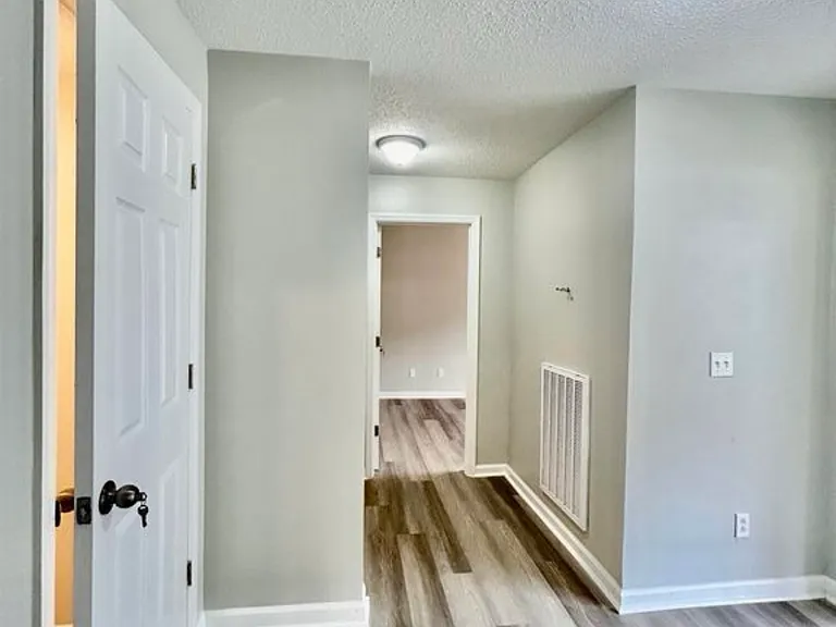 2405 N Chamberlain Ave — Photo 3