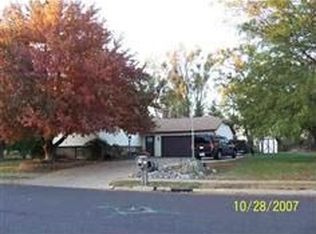 1305 Rosemary Rd, Pekin, IL 61554