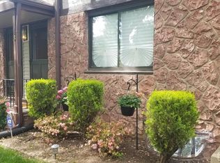 8 Kate Ln, Metuchen, NJ 08840