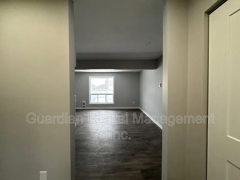 3 bed, 1.0 bath, 1000 sqft, $1,495 — Photo 3
